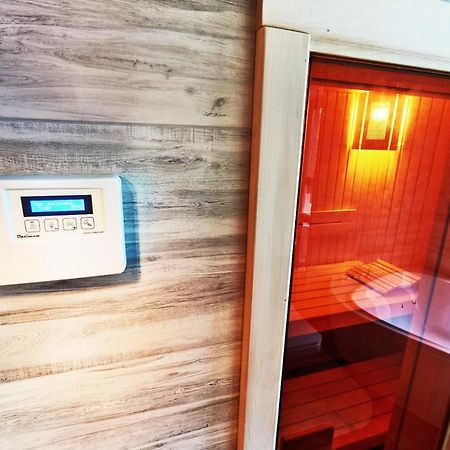 Sauna, Big Jacuzzi , Khreshchatyk apartments Kiev Bagian luar foto