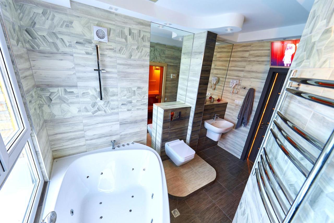 Sauna, Big Jacuzzi , Khreshchatyk apartments Kiev Bagian luar foto