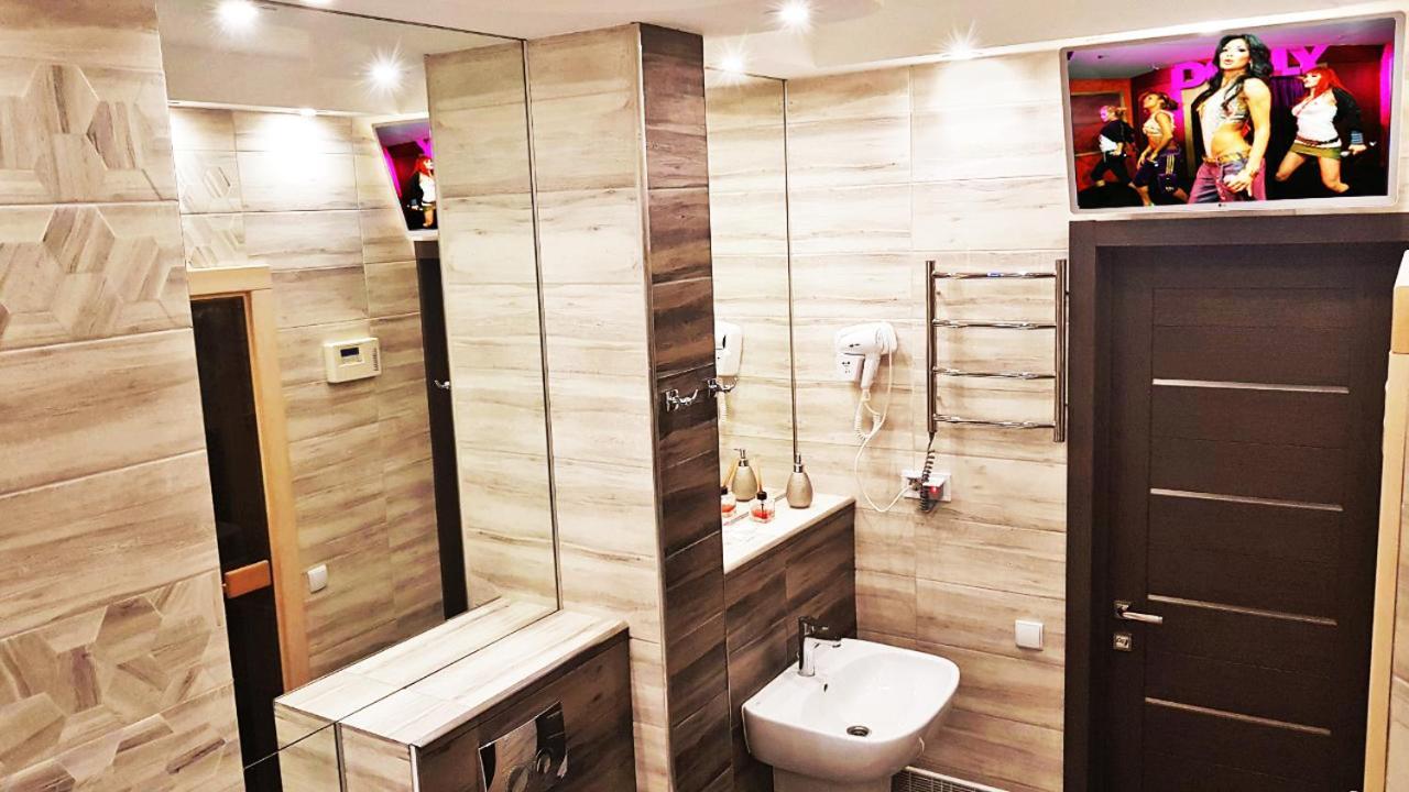 Sauna, Big Jacuzzi , Khreshchatyk apartments Kiev Bagian luar foto